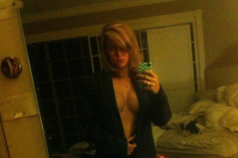 Brie Larson leaked mirror selfie showing her cleavage