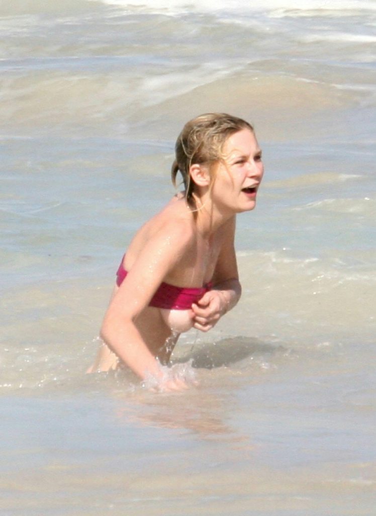 Kirsten Dunst naked tits