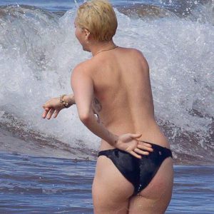 Miley Cyrus topless ass photo on the beach