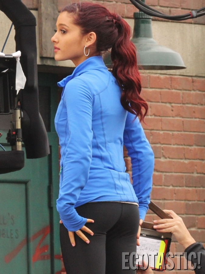 Ariana Grande yoga pants
