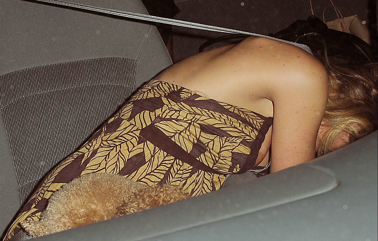 famous blake lively nip slip while trying to hide from paparazzi
