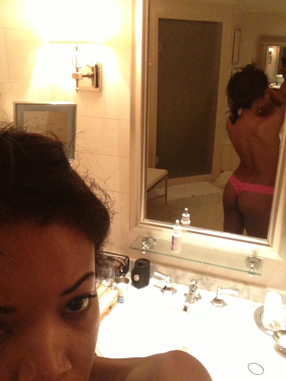 gabrielle union showing off her ass in mirror