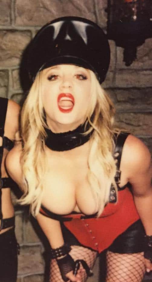 cleavage photo of kaley cuoco