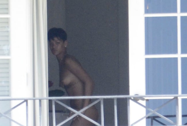 celebrity rihanna naked leaked pic