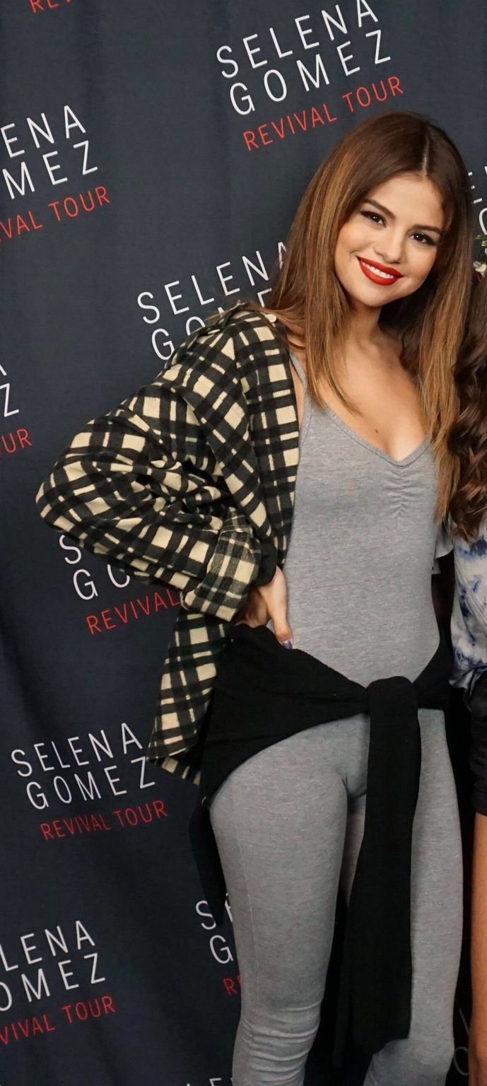 Selena Gomez cameltoe pussy