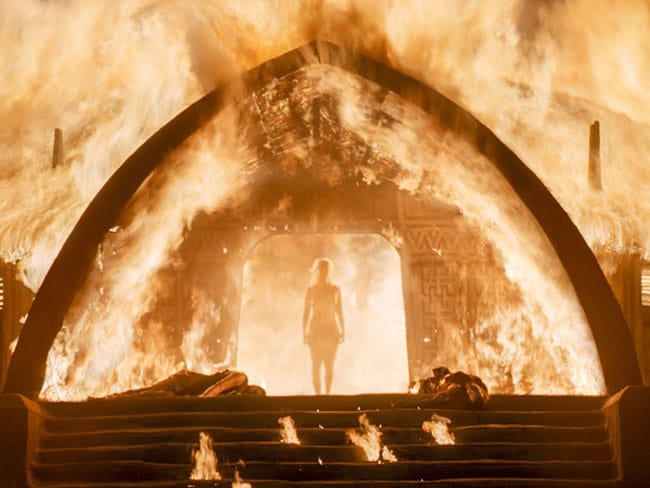 emilia clarke standing naked in the doorway of the game of thrones fire scene