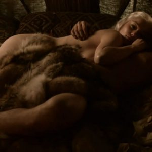totally naked mother of dragons in game of thrones