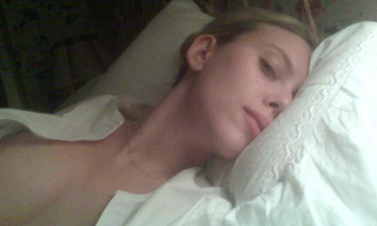 Scarlett johansson topless pic