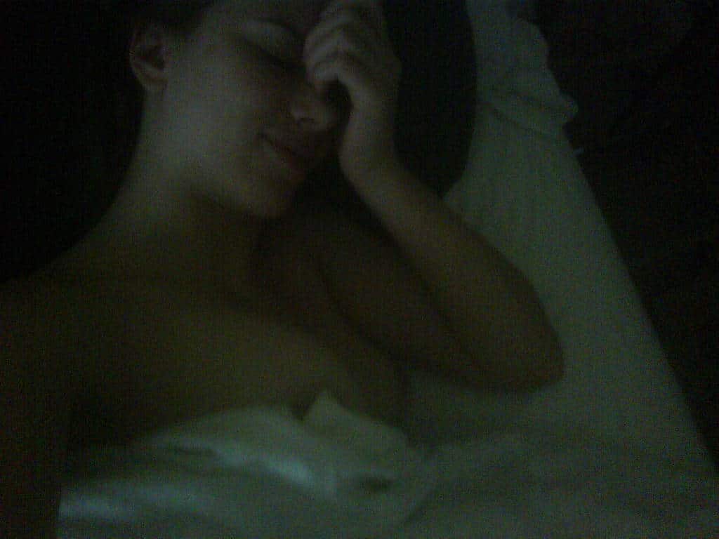 fappening hacked pic of actress scarlett johansson at night time in her bed