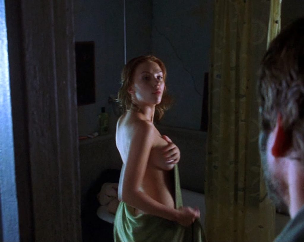Naked Scarlett Johansson side boob