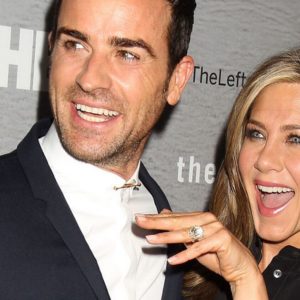 Justin Theroux and jennifer aniston engaged pic showing off her ring