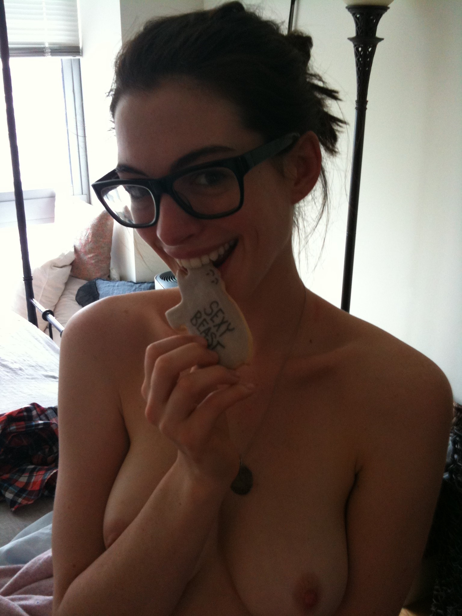 Hathaway nude anna Anne Hathaway
