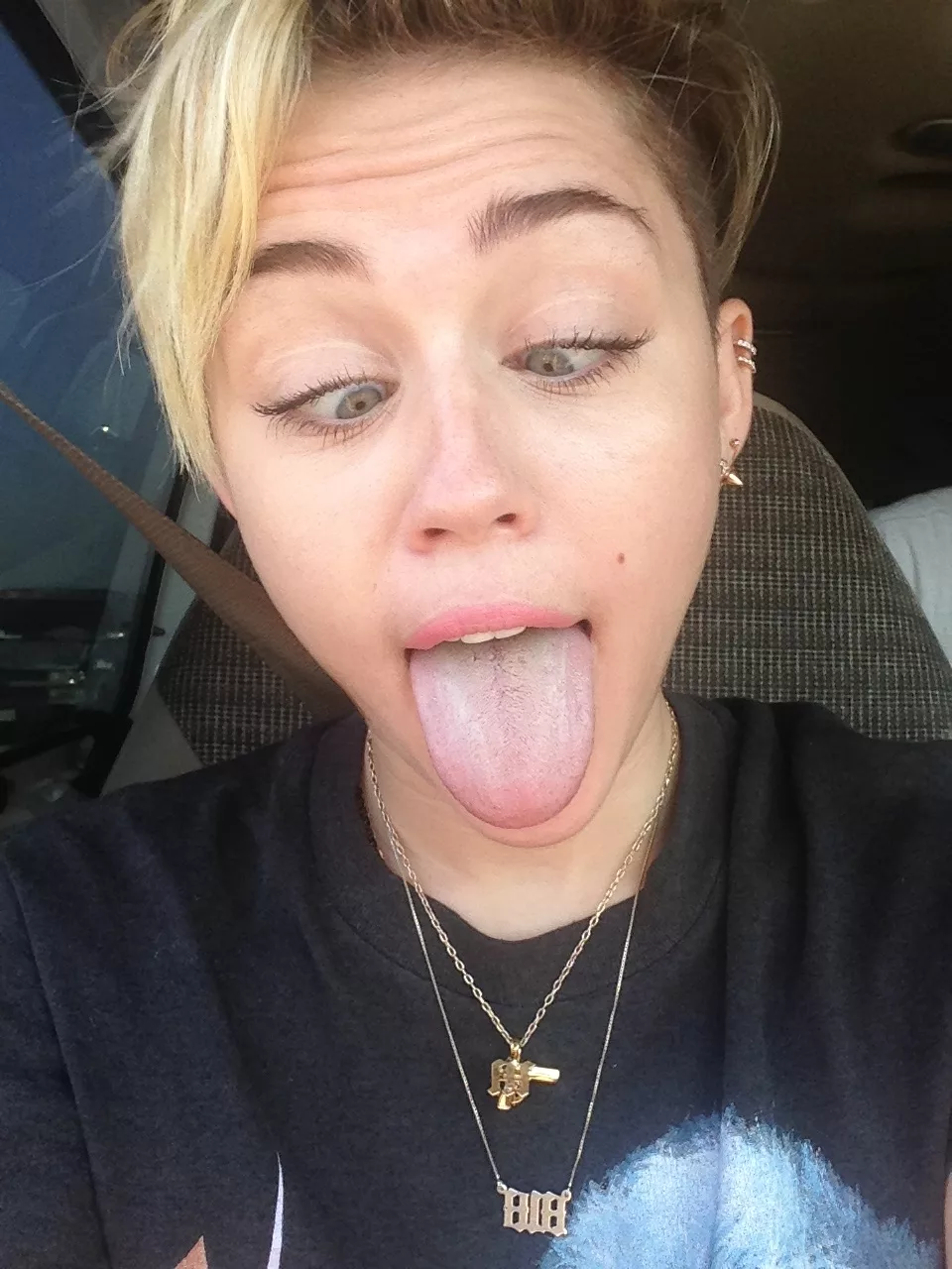 Miley Cyrus naked boobs