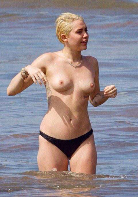 Miley Cyrus sexy leaks