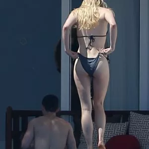 Sophie Turner sexy naked